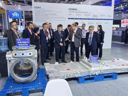 中国机械联CMIF领导莅临维尔精工展位参观指导